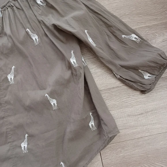 Loft Gray & White Peasant Top Size S Embroidered Giraffe Pattern 100% Cotton - Picture 8 of 13